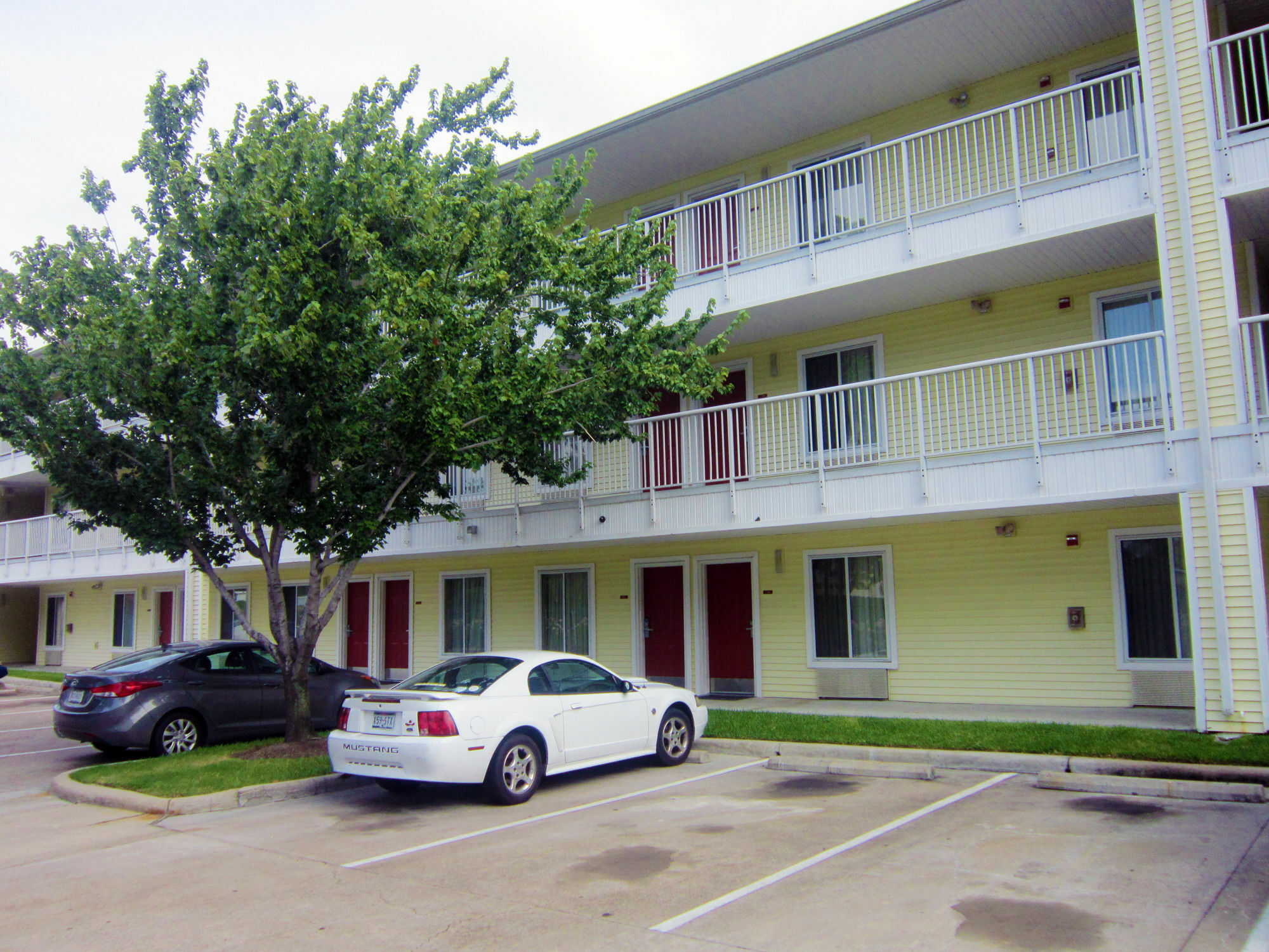 Hometowne Studios By Red Roof Houston - Northwest Exterior photo